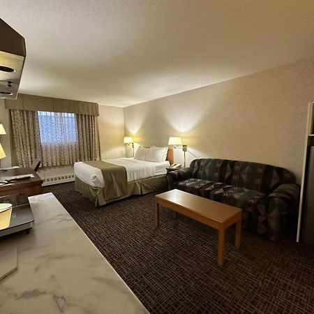 Coast Fort St John Hotel Fort St. John エクステリア 写真