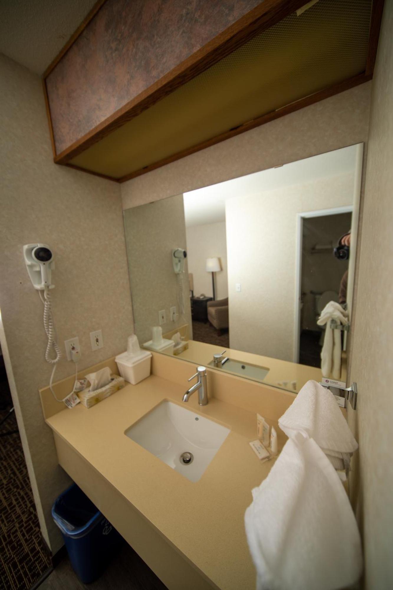 Coast Fort St John Hotel Fort St. John エクステリア 写真