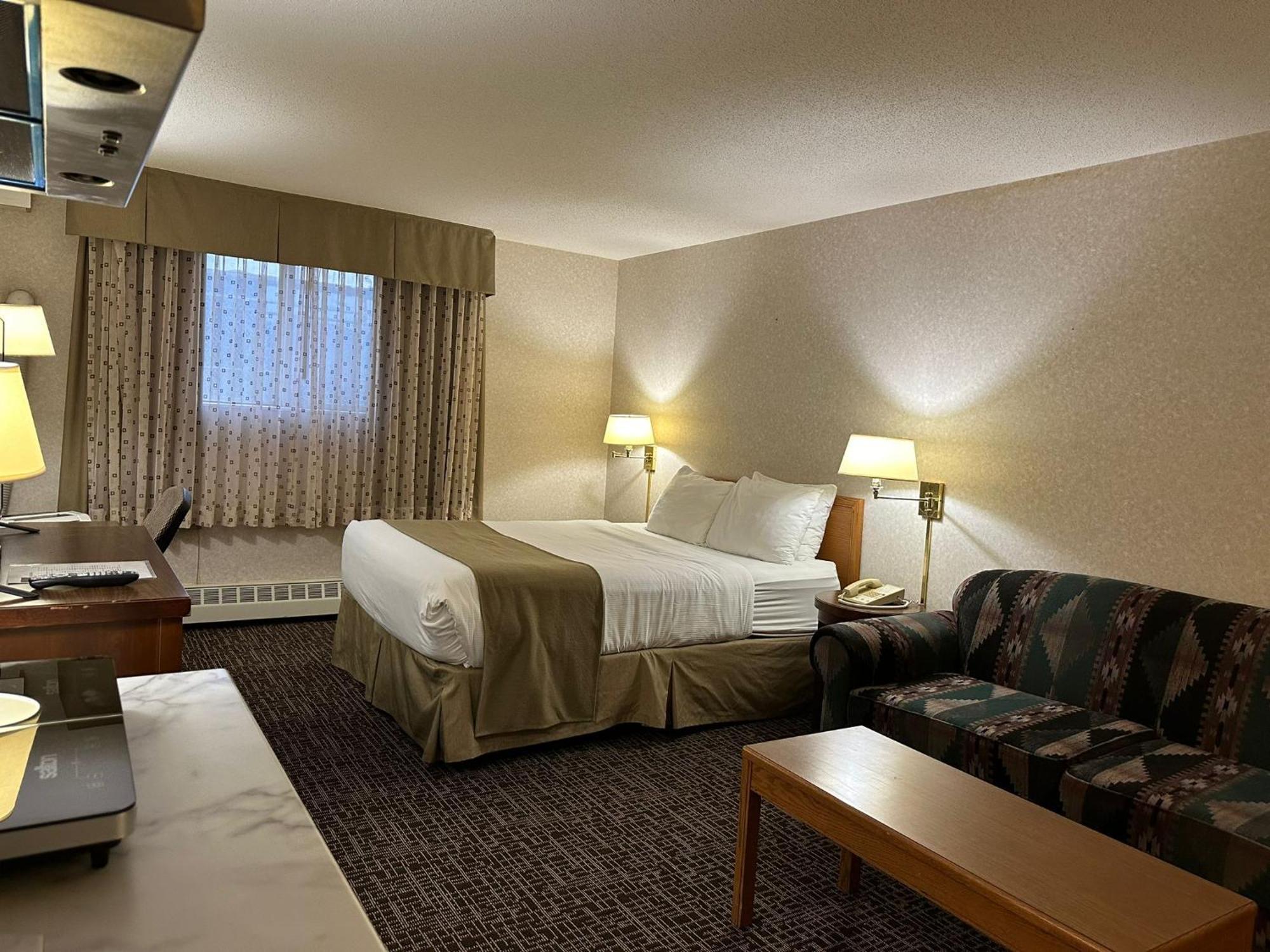 Coast Fort St John Hotel Fort St. John エクステリア 写真